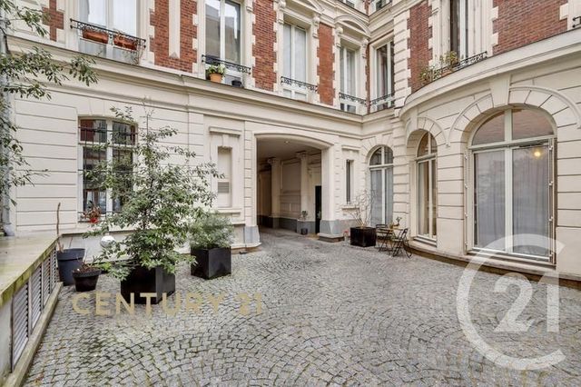 Afficher la photo en grand Appartement F3 à vendre - 4 pièces - 89.0 m2 - PARIS - 75009 - ILE-DE-FRANCE - Century 21 Les Abbesses