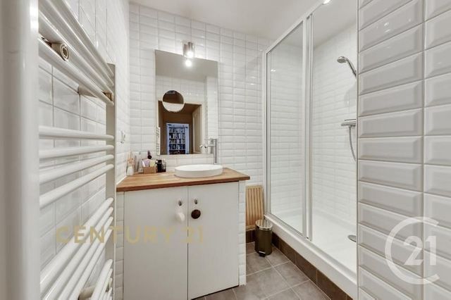 Afficher la photo en grand Appartement F5 à vendre - 4 pièces - 84.57 m2 - PARIS - 75018 - ILE-DE-FRANCE - Century 21 Les Abbesses