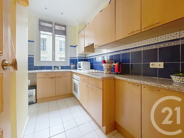 Appartement F3 à vendre - 3 pièces - 62.0 m2 - PARIS - 75018 - ILE-DE-FRANCE - Century 21 Les Abbesses