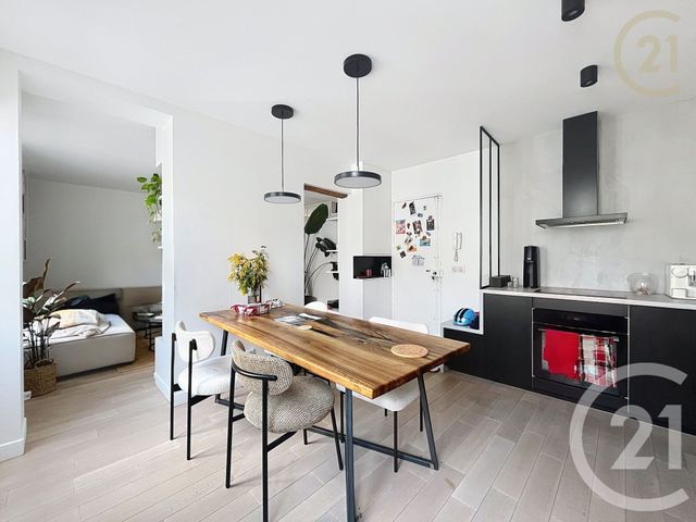 Appartement F4 à vendre - 3 pièces - 63.0 m2 - PARIS - 75018 - ILE-DE-FRANCE - Century 21 Les Abbesses