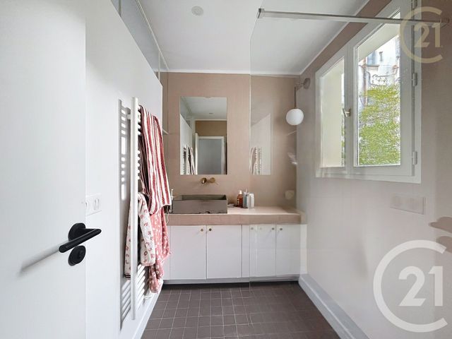 Appartement F4 à vendre - 3 pièces - 63.0 m2 - PARIS - 75018 - ILE-DE-FRANCE - Century 21 Les Abbesses