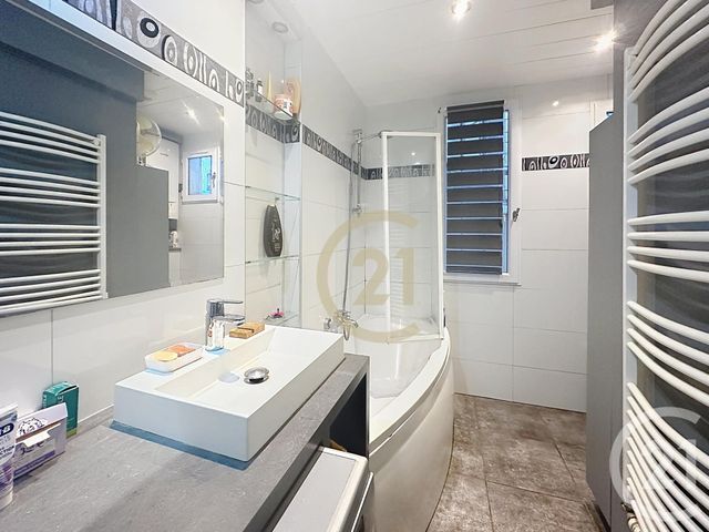 Appartement F2 à vendre - 2 pièces - 37.51 m2 - PARIS - 75018 - ILE-DE-FRANCE - Century 21 Les Abbesses