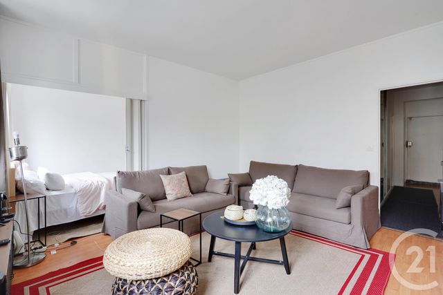 Appartement F2 à vendre - 3 pièces - 52.78 m2 - PARIS - 75018 - ILE-DE-FRANCE - Century 21 Les Abbesses