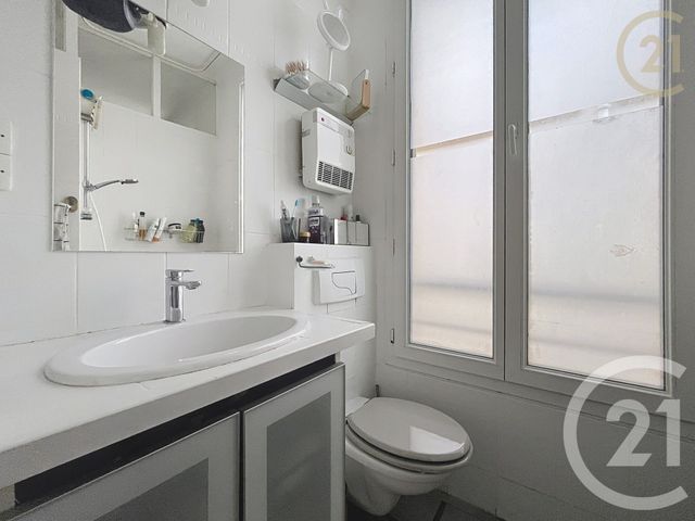 Appartement F1 à vendre - 1 pièce - 26.11 m2 - PARIS - 75018 - ILE-DE-FRANCE - Century 21 Les Abbesses