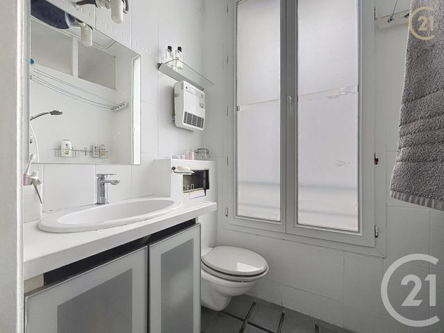 Appartement F1 à vendre - 1 pièce - 26.11 m2 - PARIS - 75018 - ILE-DE-FRANCE - Century 21 Les Abbesses