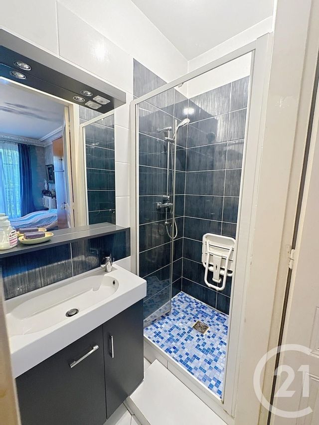 Appartement F3 à vendre - 4 pièces - 80.0 m2 - PARIS - 75018 - ILE-DE-FRANCE - Century 21 Les Abbesses