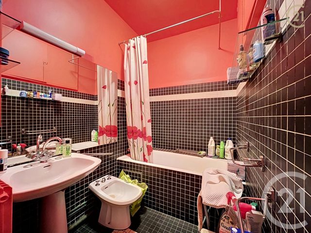 Appartement F3 à vendre - 3 pièces - 54.0 m2 - PARIS - 75018 - ILE-DE-FRANCE - Century 21 Les Abbesses