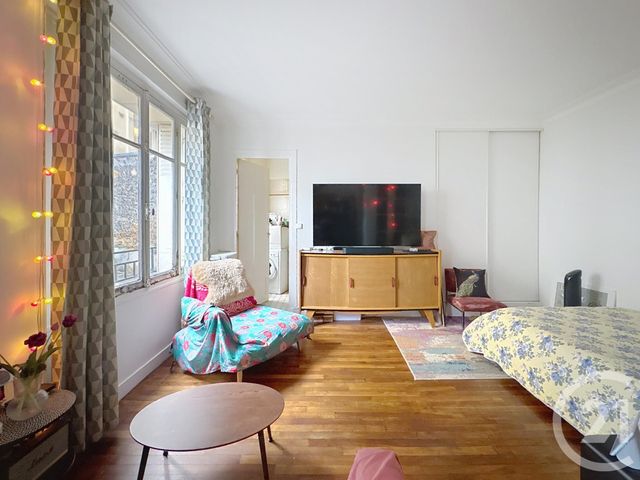 Afficher la photo en grand Appartement F2 à vendre - 2 pièces - 35.0 m2 - PARIS - 75018 - ILE-DE-FRANCE - Century 21 Les Abbesses