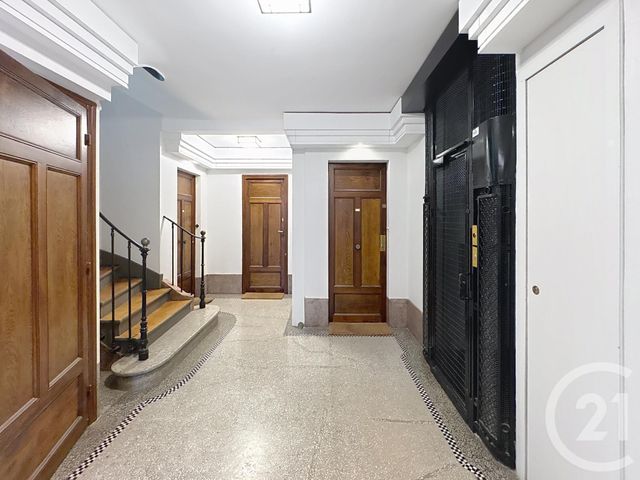 Afficher la photo en grand Appartement F2 à vendre - 2 pièces - 35.0 m2 - PARIS - 75018 - ILE-DE-FRANCE - Century 21 Les Abbesses