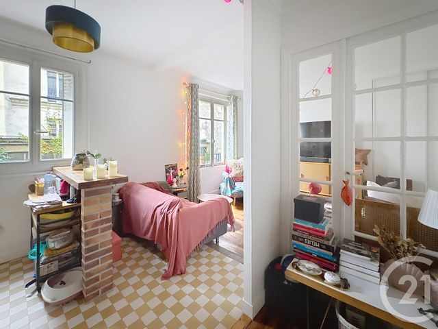 Afficher la photo en grand Appartement F2 à vendre - 2 pièces - 35.0 m2 - PARIS - 75018 - ILE-DE-FRANCE - Century 21 Les Abbesses