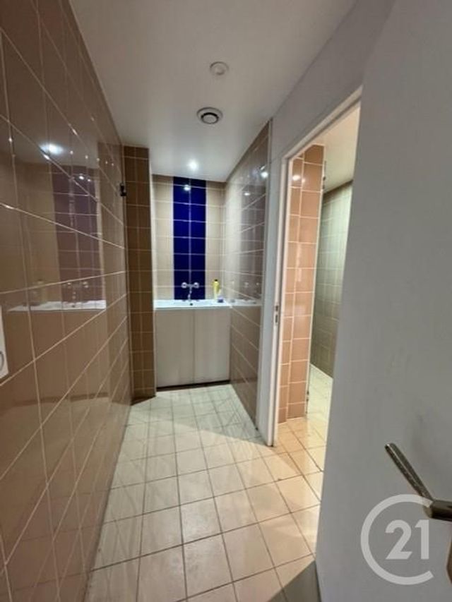 Appartement F4 à vendre - 4 pièces - 74.0 m2 - AUBERVILLIERS - 93 - ILE-DE-FRANCE - Century 21 Les Abbesses