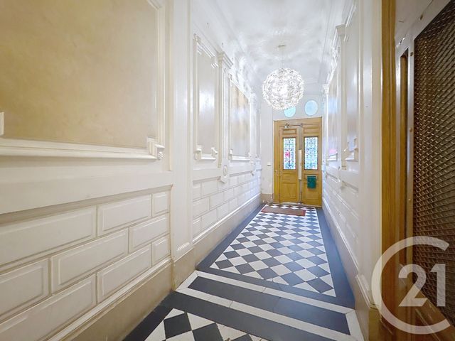 Appartement F3 à vendre - 3 pièces - 51.0 m2 - PARIS - 75018 - ILE-DE-FRANCE - Century 21 Les Abbesses