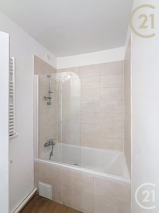 Appartement F2 à vendre - 2 pièces - 42.0 m2 - PARIS - 75018 - ILE-DE-FRANCE - Century 21 Les Abbesses