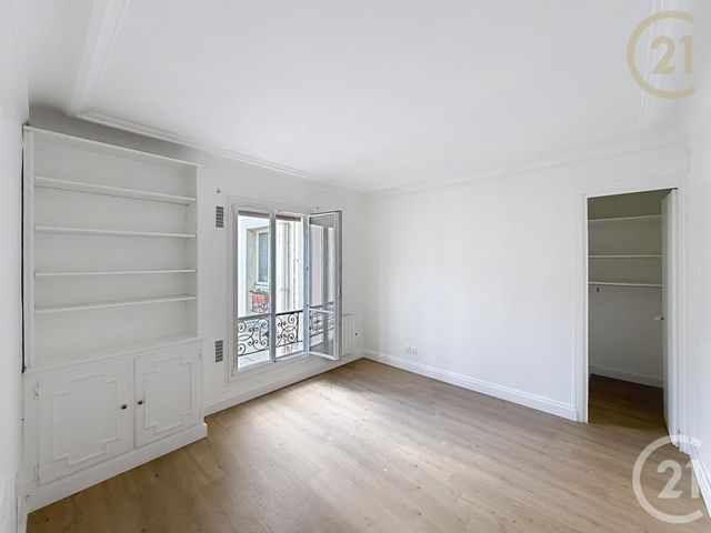 Appartement F2 à vendre - 2 pièces - 42.0 m2 - PARIS - 75018 - ILE-DE-FRANCE - Century 21 Les Abbesses