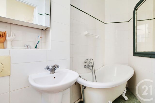 Appartement F4 à vendre - 4 pièces - 76.0 m2 - PARIS - 75018 - ILE-DE-FRANCE - Century 21 Les Abbesses