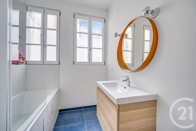 Appartement à vendre - 4 pièces - 77.0 m2 - PARIS - 75018 - ILE-DE-FRANCE - Century 21 Les Abbesses