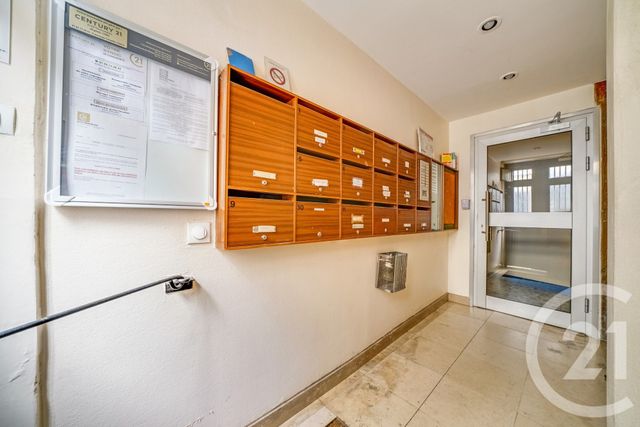Appartement F2 à vendre - 2 pièces - 26.0 m2 - PARIS - 75018 - ILE-DE-FRANCE - Century 21 Les Abbesses