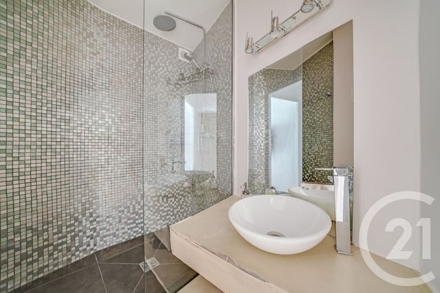 Appartement F2 à vendre - 2 pièces - 26.0 m2 - PARIS - 75018 - ILE-DE-FRANCE - Century 21 Les Abbesses
