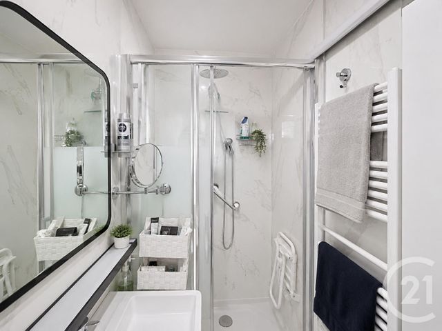 Appartement F2 à vendre - 2 pièces - 35.0 m2 - PARIS - 75018 - ILE-DE-FRANCE - Century 21 Les Abbesses