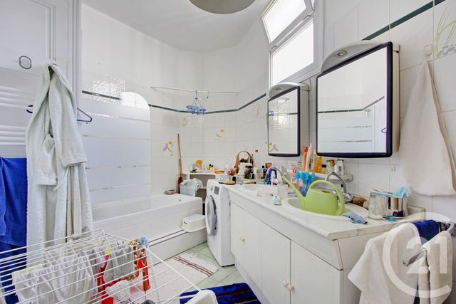 Appartement F4 à vendre - 4 pièces - 64.0 m2 - PARIS - 75018 - ILE-DE-FRANCE - Century 21 Les Abbesses