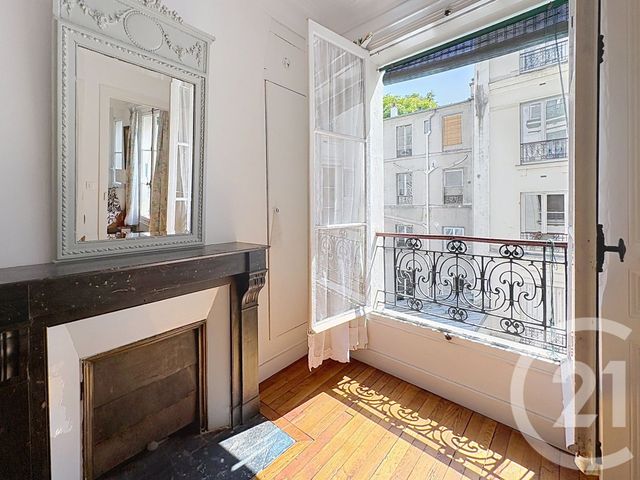 Appartement F2 à vendre - 2 pièces - 32.0 m2 - PARIS - 75018 - ILE-DE-FRANCE - Century 21 Les Abbesses