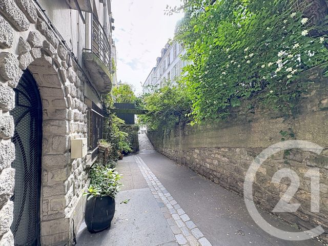Appartement F2 à vendre - 2 pièces - 44.0 m2 - PARIS - 75018 - ILE-DE-FRANCE - Century 21 Les Abbesses