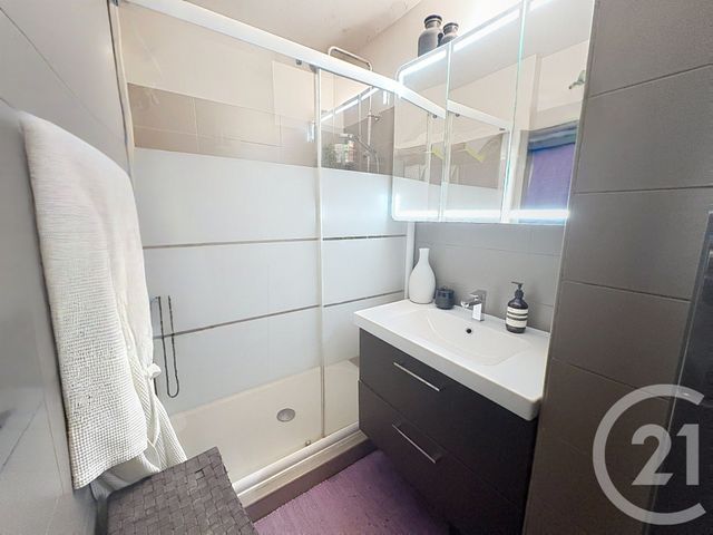 Appartement F2 à vendre - 2 pièces - 44.0 m2 - PARIS - 75018 - ILE-DE-FRANCE - Century 21 Les Abbesses