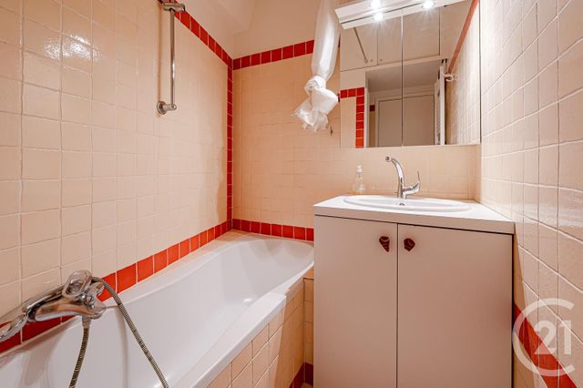 Appartement F3 à vendre - 3 pièces - 58.0 m2 - PARIS - 75018 - ILE-DE-FRANCE - Century 21 Les Abbesses