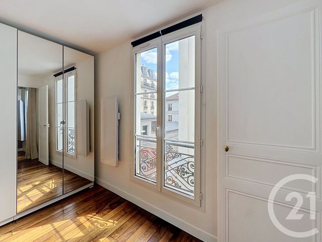 Appartement F2 à vendre - 2 pièces - 44.5 m2 - PARIS - 75018 - ILE-DE-FRANCE - Century 21 Les Abbesses