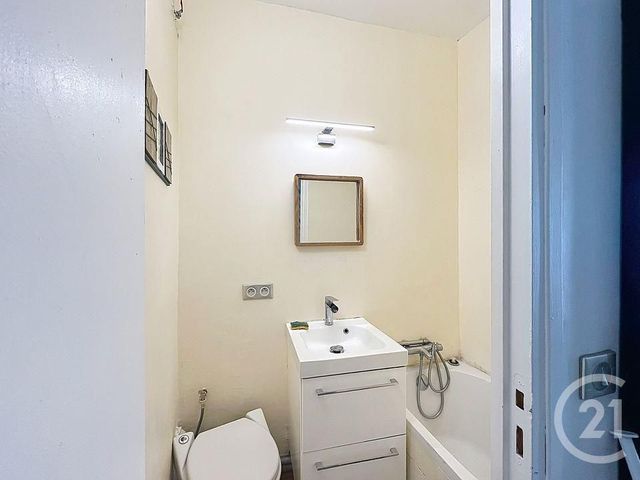 Appartement F1 à vendre - 1 pièce - 16.0 m2 - PARIS - 75018 - ILE-DE-FRANCE - Century 21 Les Abbesses