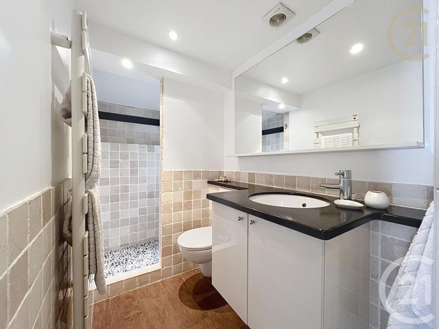 Appartement F2 à vendre - 2 pièces - 47.0 m2 - PARIS - 75018 - ILE-DE-FRANCE - Century 21 Les Abbesses