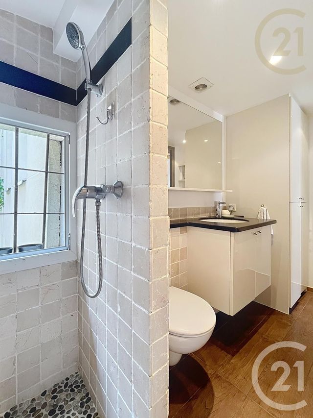 Appartement F2 à vendre - 2 pièces - 47.0 m2 - PARIS - 75018 - ILE-DE-FRANCE - Century 21 Les Abbesses