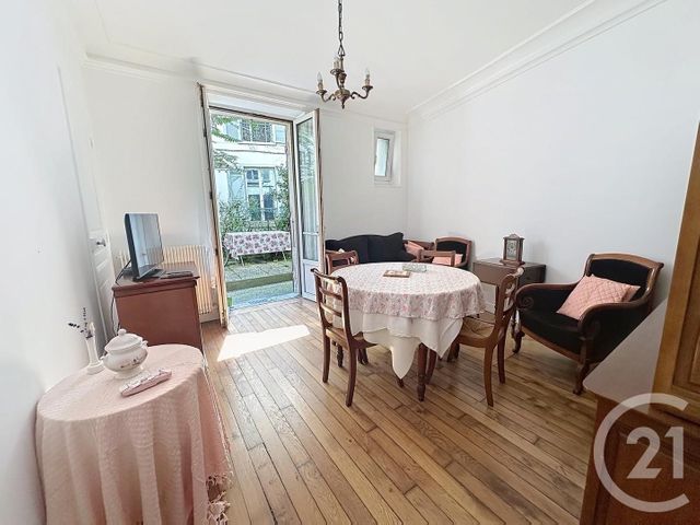 Appartement T2 à vendre - 2 pièces - 44.39 m2 - PARIS - 75018 - ILE-DE-FRANCE - Century 21 Les Abbesses