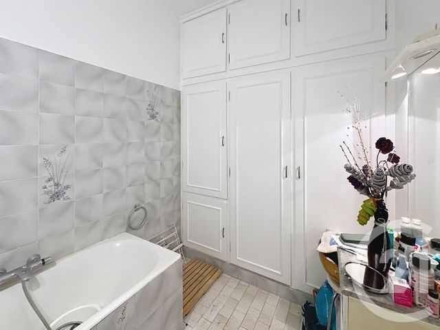 Appartement T2 à vendre - 2 pièces - 44.39 m2 - PARIS - 75018 - ILE-DE-FRANCE - Century 21 Les Abbesses