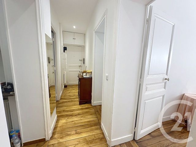 Appartement T2 à vendre - 2 pièces - 44.39 m2 - PARIS - 75018 - ILE-DE-FRANCE - Century 21 Les Abbesses