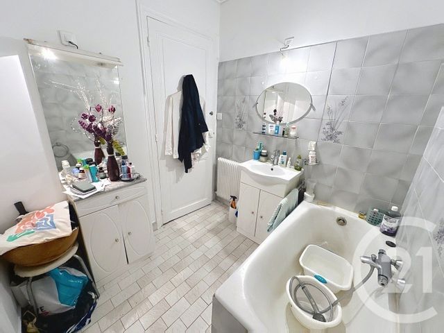 Appartement T2 à vendre - 2 pièces - 44.39 m2 - PARIS - 75018 - ILE-DE-FRANCE - Century 21 Les Abbesses